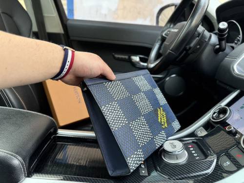 Louis Vuitton | Pouch