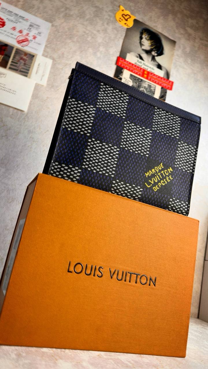 Louis Vuitton | Pouch