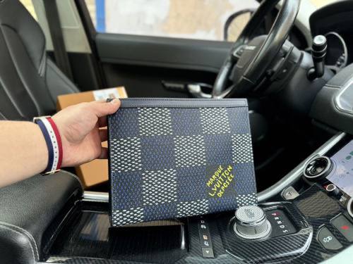 Louis Vuitton | Pouch