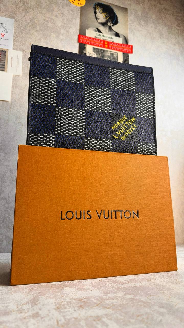 Louis Vuitton | Pouch